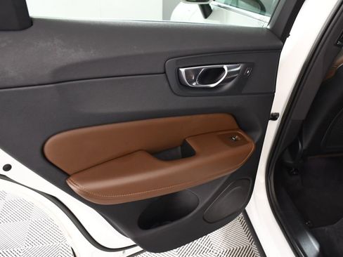 Used 2023 Volvo XC60 T8 Plus image 26