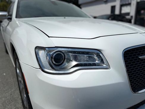 Used 2019 Chrysler 300 Limited AWD/4WD image 15