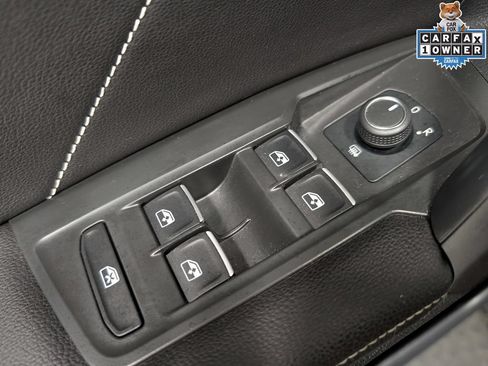 Used 2023 Volkswagen Tiguan SE AWD/4WD image 10