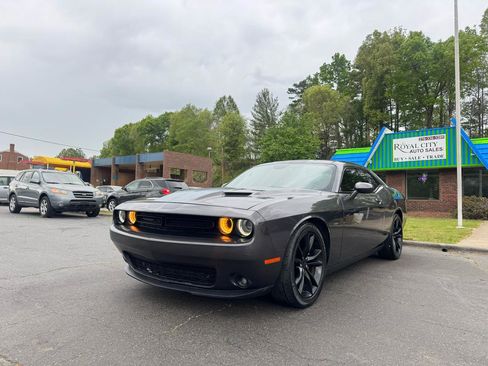 Used 2016 Dodge Challenger SXT Plus RWD image 1