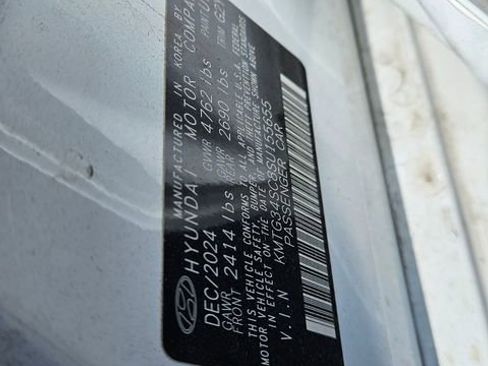 Used 2025 Genesis G70 2.5T image 18