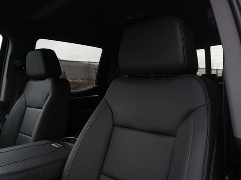 New 2026 GMC Sierra 1500 SLT image 16