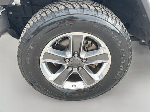 Used 2021 Jeep Wrangler Unlimited Sahara AWD/4WD image 38