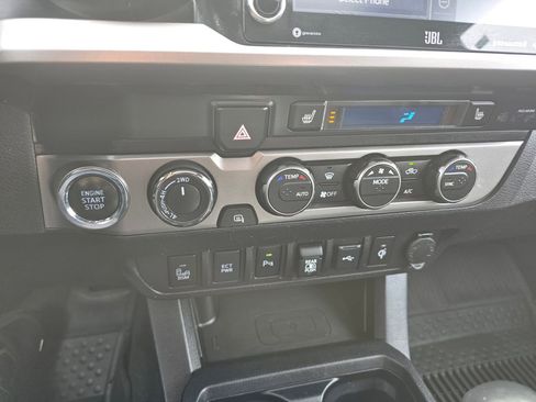 Used 2021 Toyota Tacoma Limited image 23