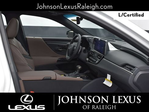 Certified 2025 Lexus ES 300h Ultra Luxury FWD image 11
