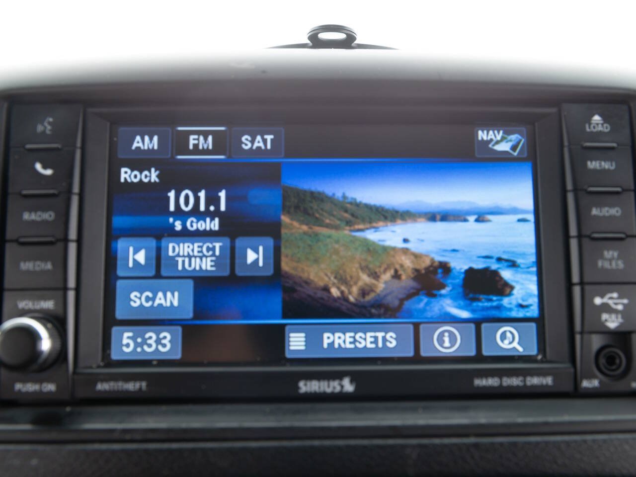 Used 2016 Chrysler Town & Country Touring FWD image 32