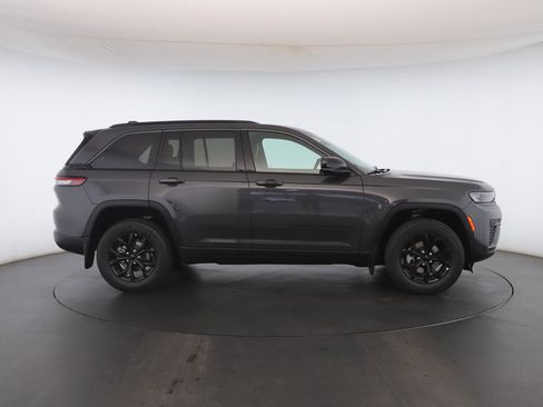 New 2026 Jeep Grand Cherokee Laredo image 23