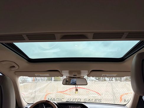 Used 2014 Mercedes-Benz E 350 4MATIC Sedan image 35