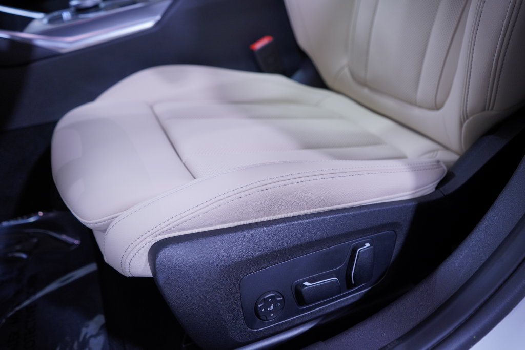 New 2026 BMW M340i w/ Shadowloine Package RWD image 8
