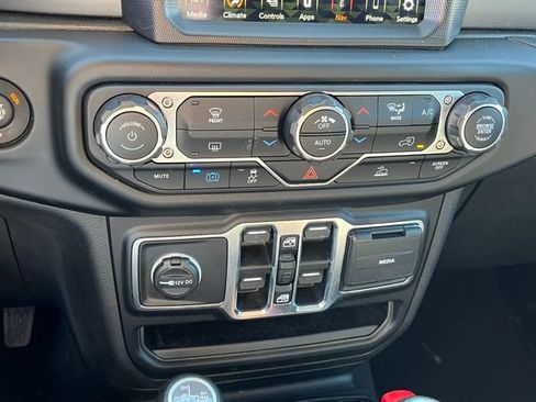 Used 2023 Jeep Wrangler Unlimited w/ Sun & Screen Package image 20