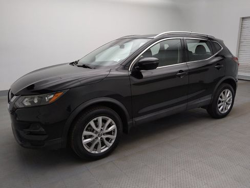 Used 2020 Nissan Rogue Sport SV FWD image 2