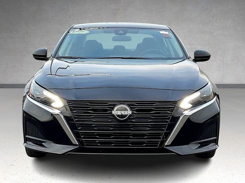 Used 2024 Nissan Altima 2.5 SV image 3