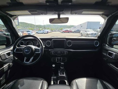 Used 2018 Jeep Wrangler Unlimited Sahara AWD/4WD image 15