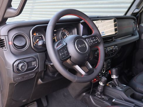 Used 2024 Jeep Wrangler Unlimited Rubicon w/ Capability Package AWD/4WD image 14