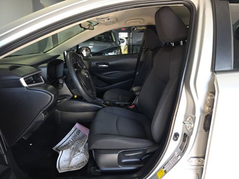 Used 2020 Toyota Corolla LE FWD image 8