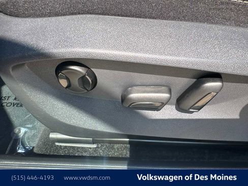 Certified 2024 Volkswagen Taos SE image 24