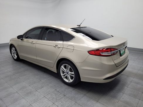 Used 2018 Ford Fusion SE w/ Fusion SE Technology Package FWD image 3