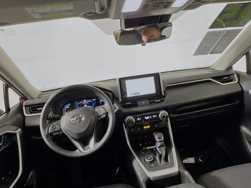 Used 2025 Toyota RAV4 XLE Premium image 30