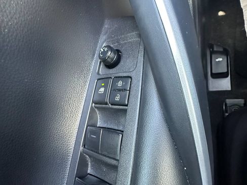 Used 2025 Toyota Corolla SE FWD image 28