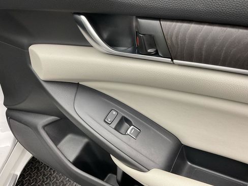 Used 2018 Honda Accord EX-L image 25