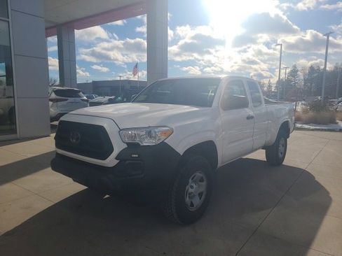 Used 2022 Toyota Tacoma SR image 3