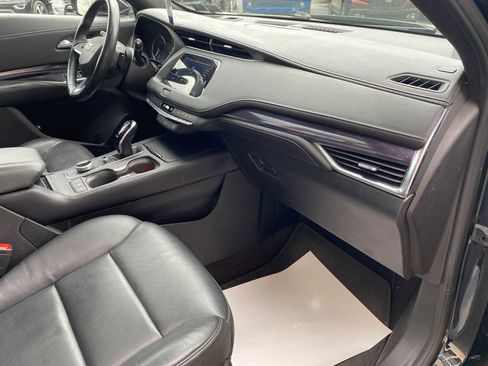 Used 2023 Cadillac XT4 Luxury w/ Cold Weather Package FWD image 28