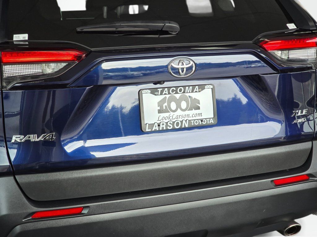 Used 2025 Toyota RAV4 XLE AWD/4WD image 15