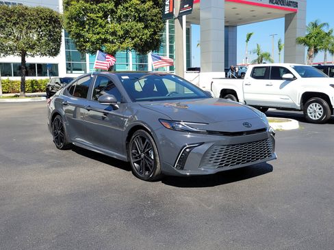 Used 2025 Toyota Camry XSE image 2