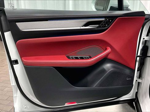 Used 2025 Porsche Macan 4S Electric image 25