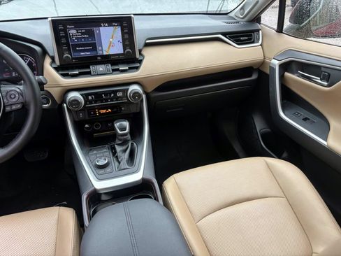 Used 2019 Toyota RAV4 Limited w/ Advanced Technology Package image 32