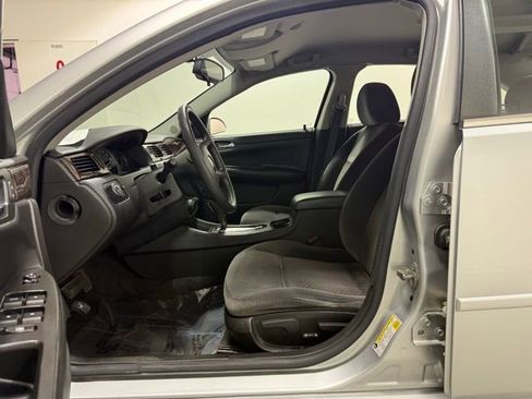 Used 2016 Chevrolet Impala LT image 9