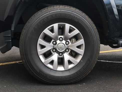 Used 2016 Toyota Tacoma SR5 RWD image 8