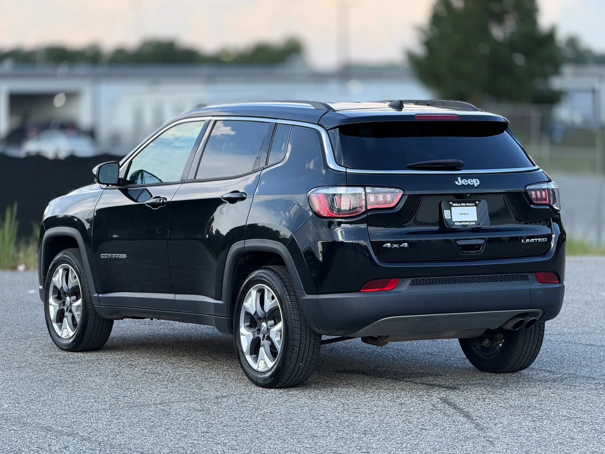 Used 2018 Jeep Compass Limited AWD/4WD image 10