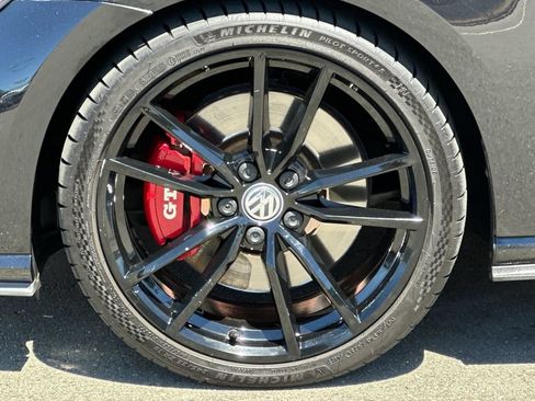 Used 2018 Volkswagen GTI SE FWD image 25