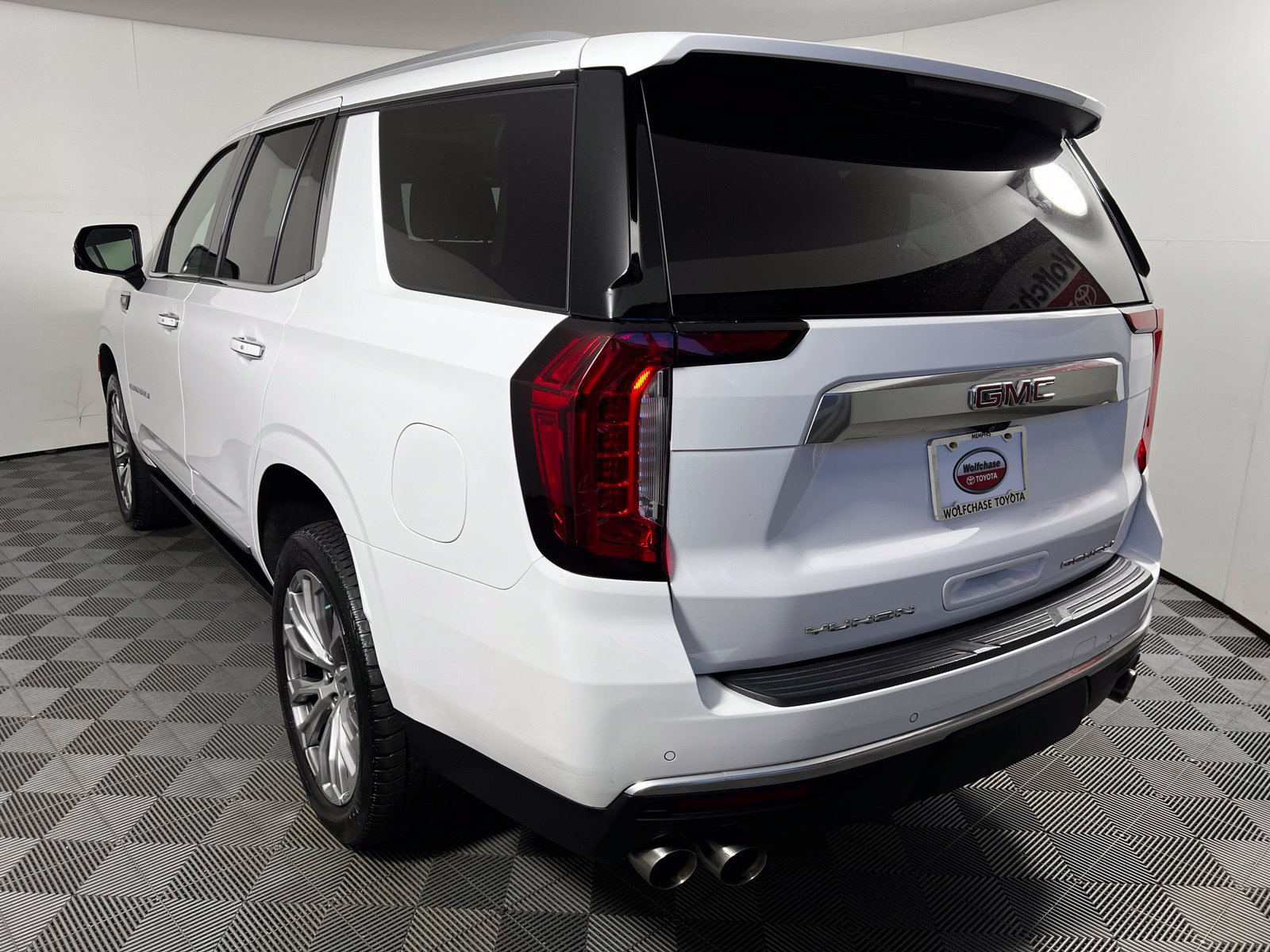 Used 2021 GMC Yukon Denali w/ Denali Premium Package AWD/4WD image 7