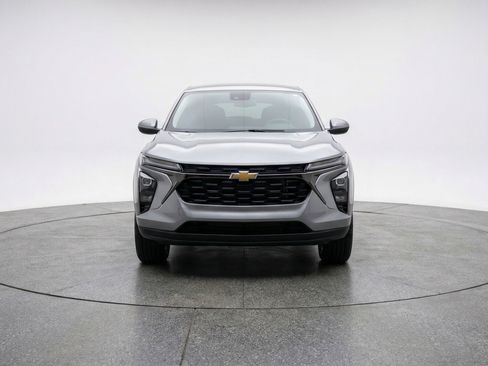 Used 2025 Chevrolet TrailBlazer LT FWD image 2