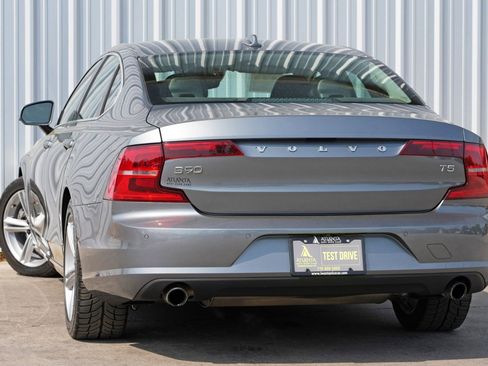 Used 2017 Volvo S90 T5 Momentum w/ Convenience Package image 5