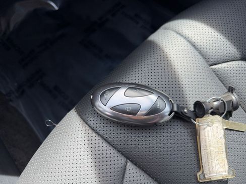 Used 2025 Hyundai Elantra Limited image 22