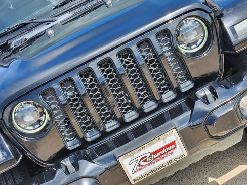 Used 2023 Jeep Gladiator Overland AWD/4WD image 14