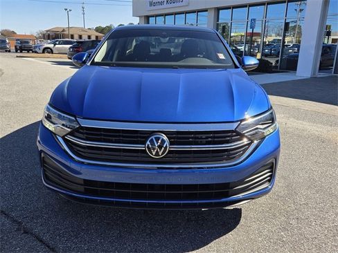 Used 2024 Volkswagen Jetta SE w/ Panoramic Sunroof Package image 2