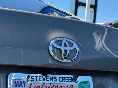 Used 2018 Toyota Corolla LE FWD image 43