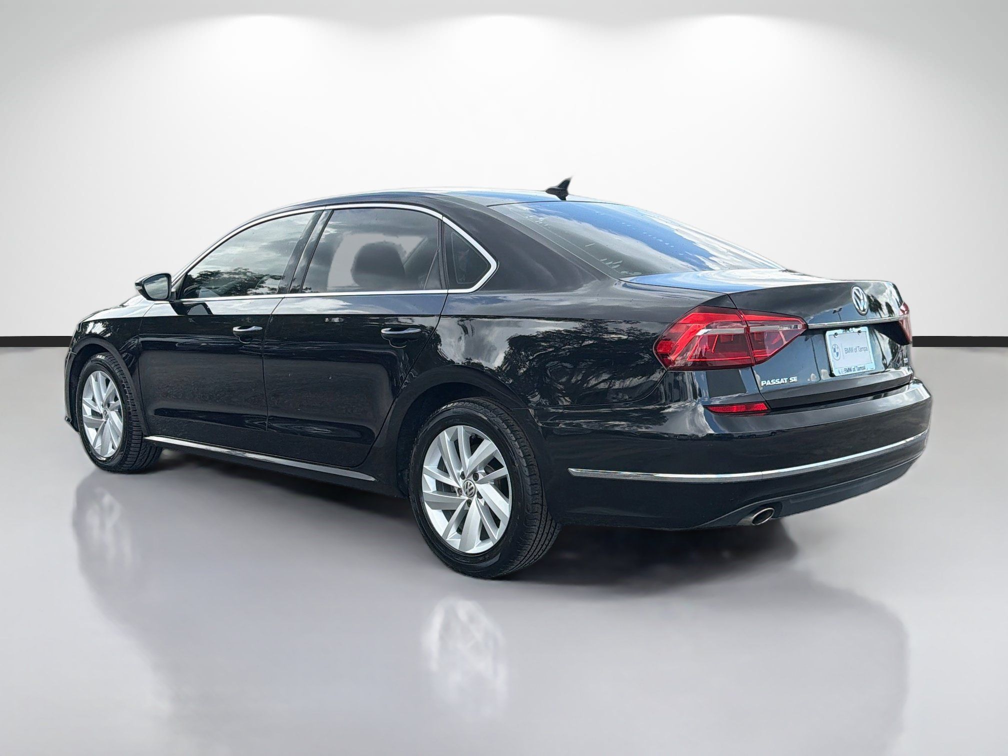 Used 2018 Volkswagen Passat 2.0T SE FWD image 5