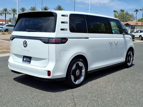 Certified 2025 Volkswagen ID. Buzz Pro S RWD image 7