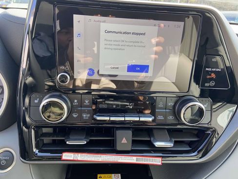 Used 2025 Toyota Highlander XLE image 22