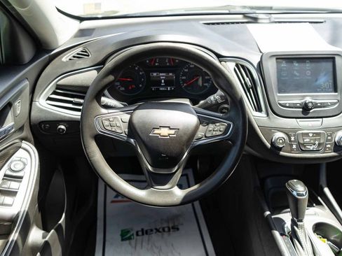 Used 2018 Chevrolet Malibu LS w/ LPO, Convenience Package 2 FWD image 17