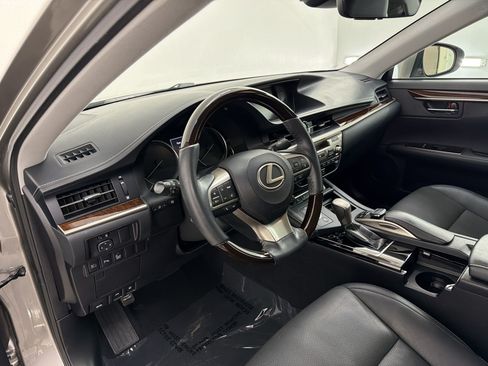 Used 2018 Lexus ES 350 w/ Navigation System Package FWD image 4