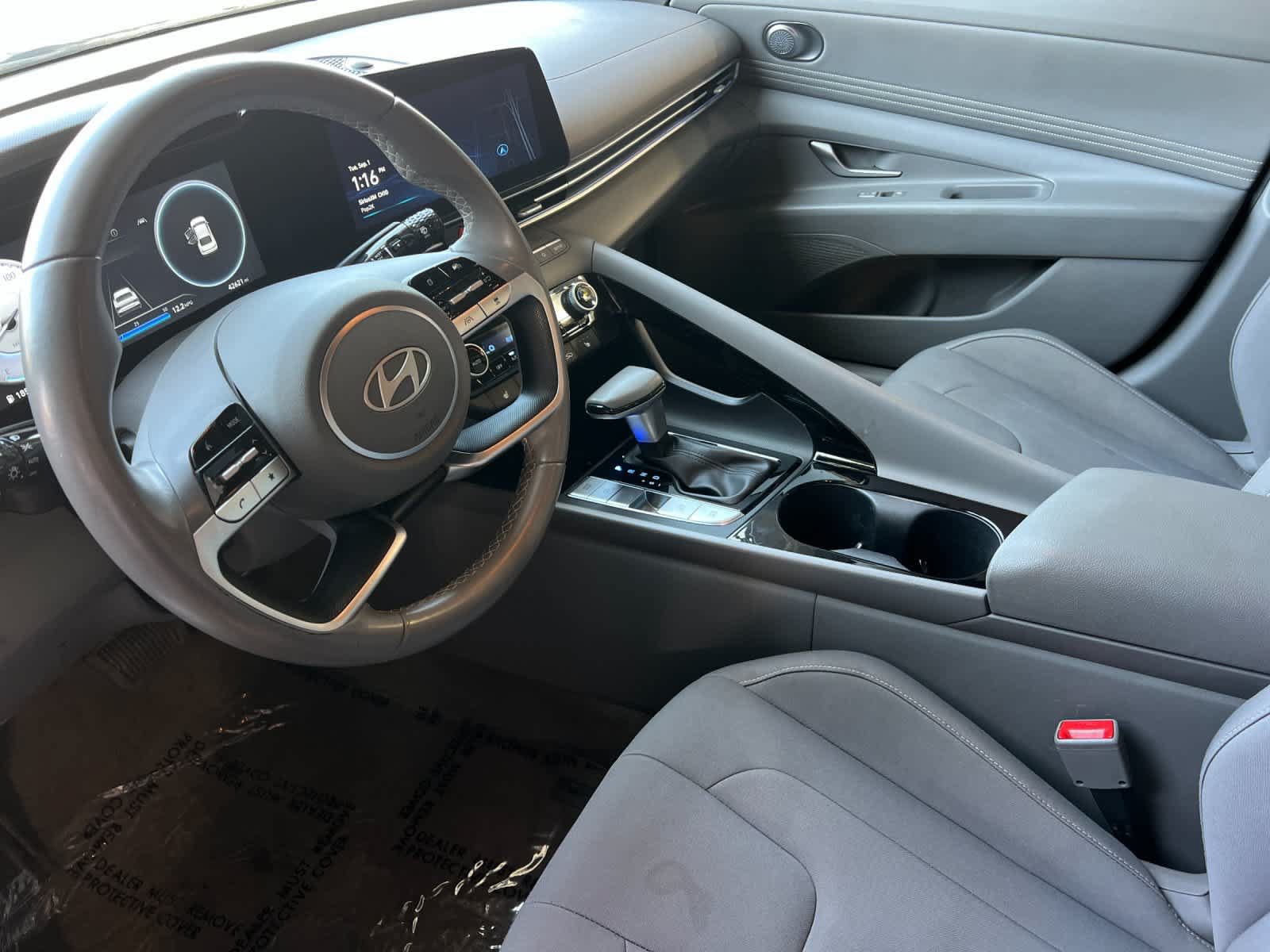 Certified 2025 Hyundai Elantra SEL FWD image 12