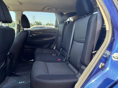 Used 2017 Nissan Rogue SV w/ SV Premium Package FWD image 12