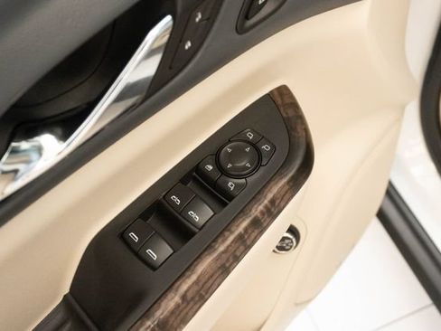 Used 2023 GMC Acadia Denali FWD image 16