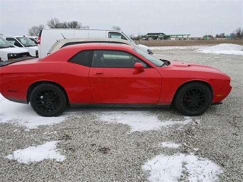 Used 2009 Dodge Challenger SE image 4